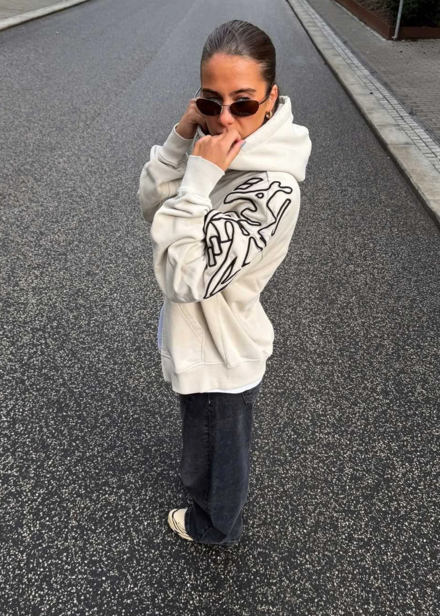 ALIS GYLL HOODIE W/ ZIPPER & EMBROIDERY