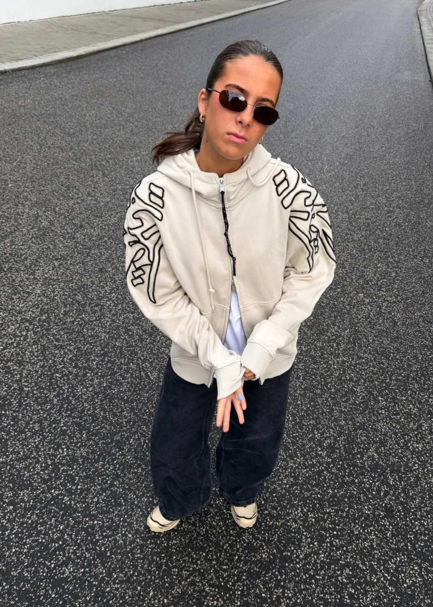 ALIS GYLL HOODIE W/ ZIPPER & EMBROIDERY