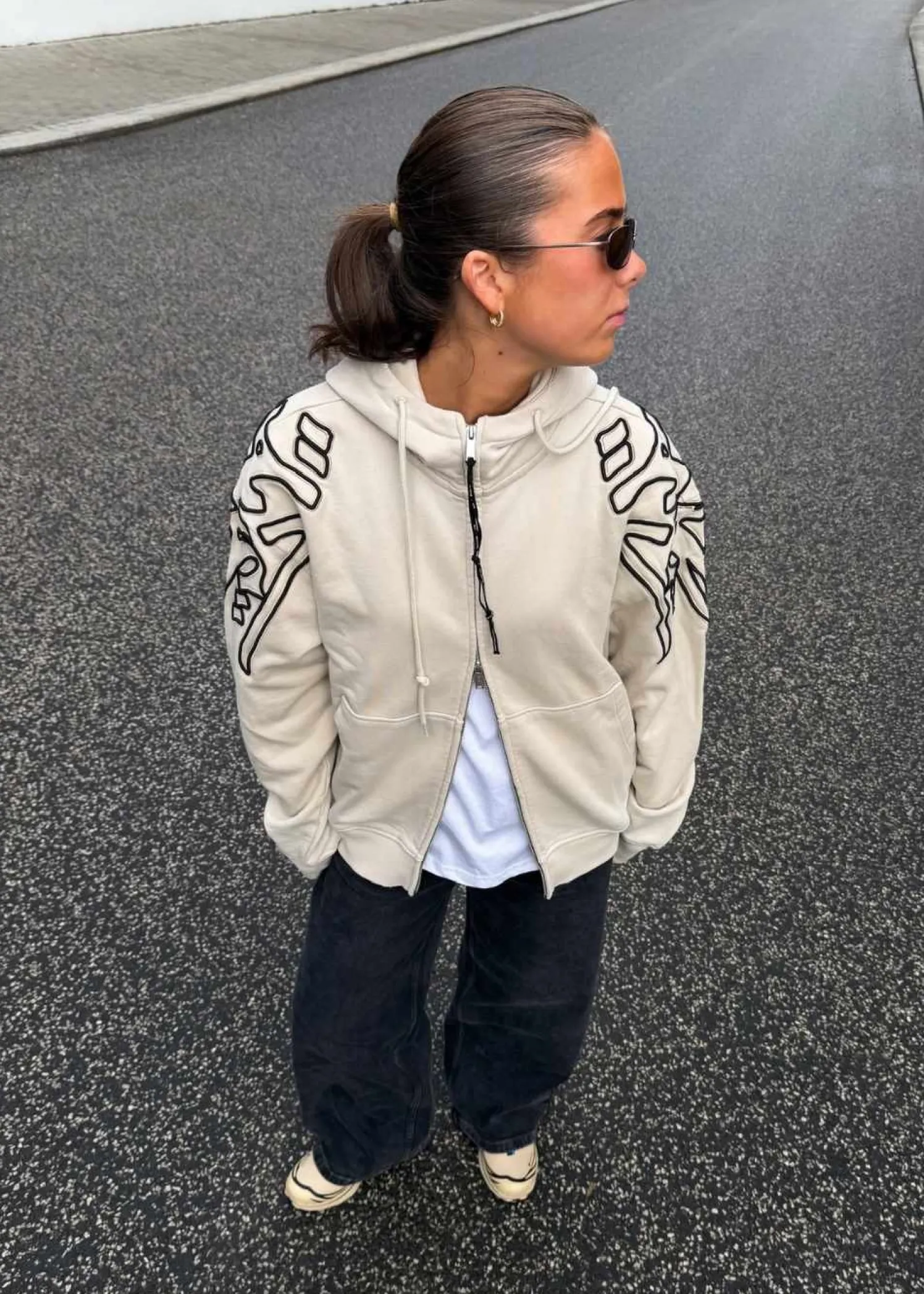 ALIS GYLL HOODIE W/ ZIPPER & EMBROIDERY