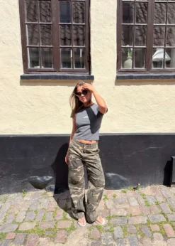 Bareen WMNS CROPPED T-SHIRT