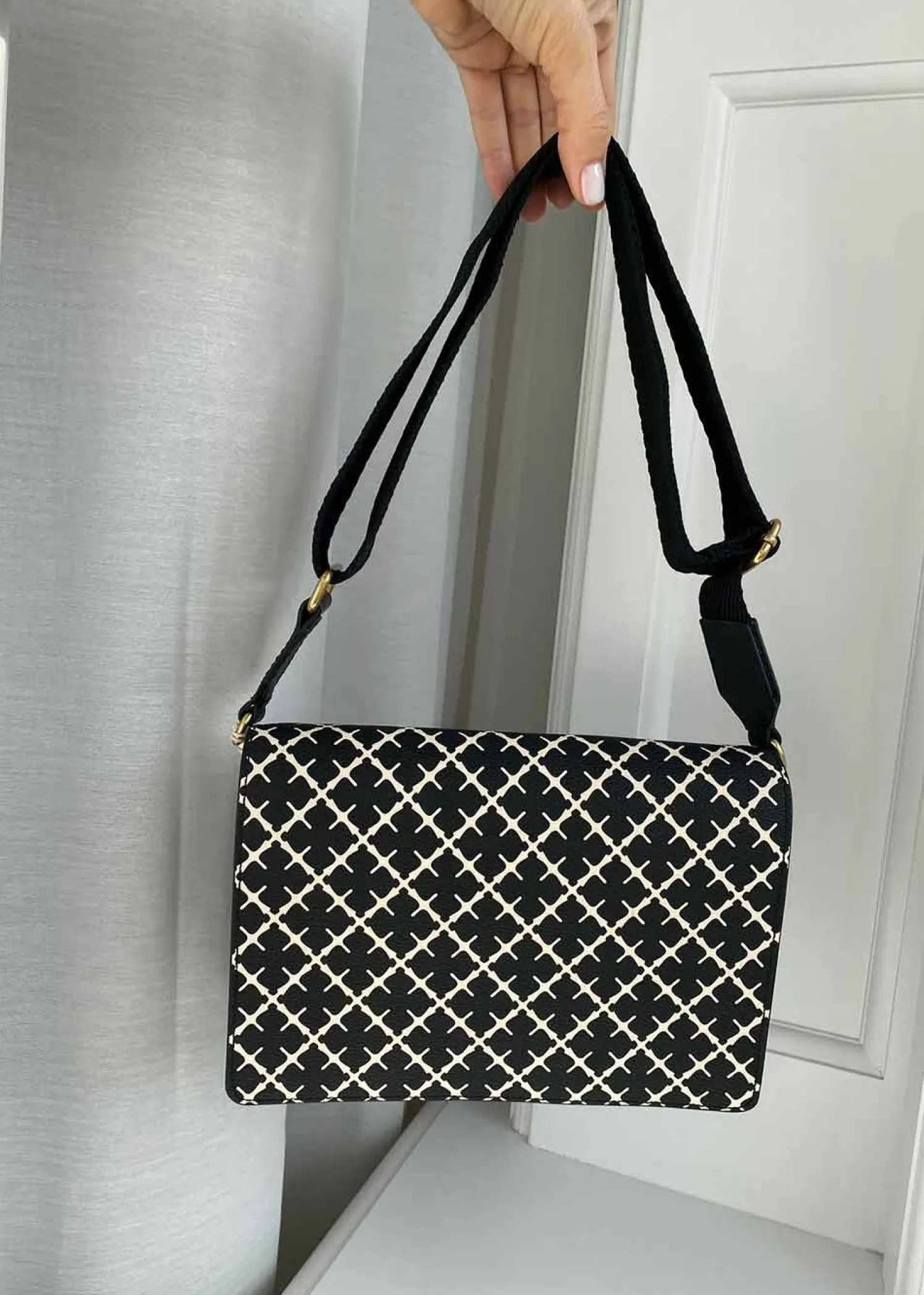 By Malene Birger LOENNA