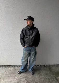 66 North Kjalarnes Windbreaker