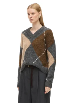 ROUGE EDIT ROUARGYLE LS V-NECK KNIT