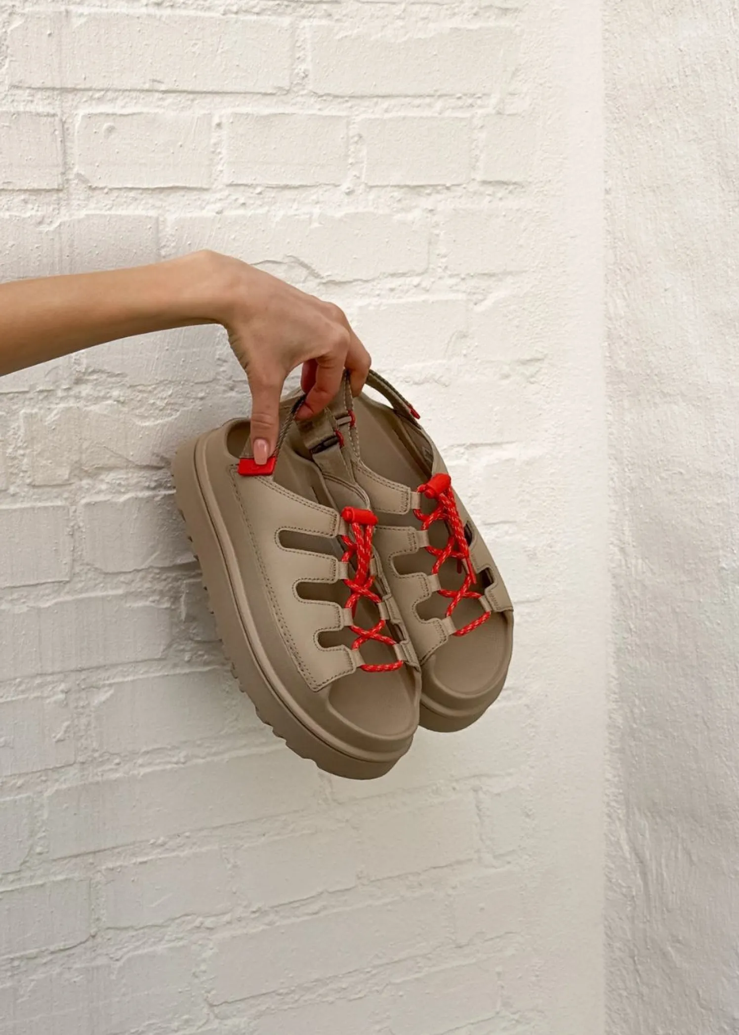 UGG W GoldenGlow Toggle
